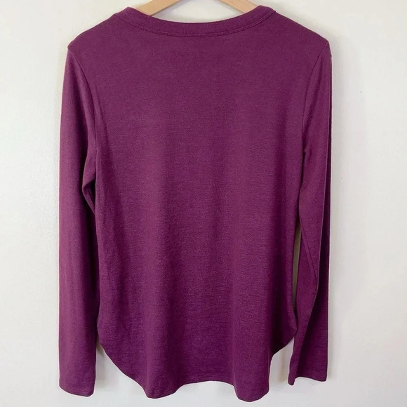 Banana Republic Curved Hem  Luxepun Tshirt - Picture 14 of 14